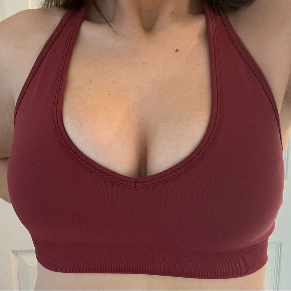 Lululemon Sports Bra Size 12 in color Savannah